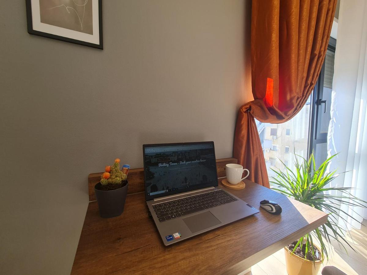 Sunny Apartment - Blloku Tirana, Near Lake Eksteriør billede