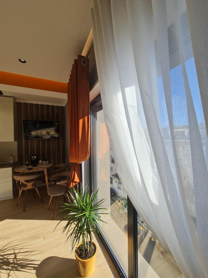 Sunny Apartment - Blloku Tirana, Near Lake Eksteriør billede