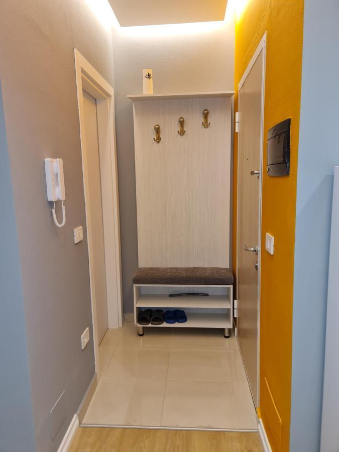 Sunny Apartment - Blloku Tirana, Near Lake Eksteriør billede